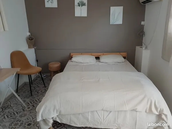 Studio meublé - terrasse - stationnement