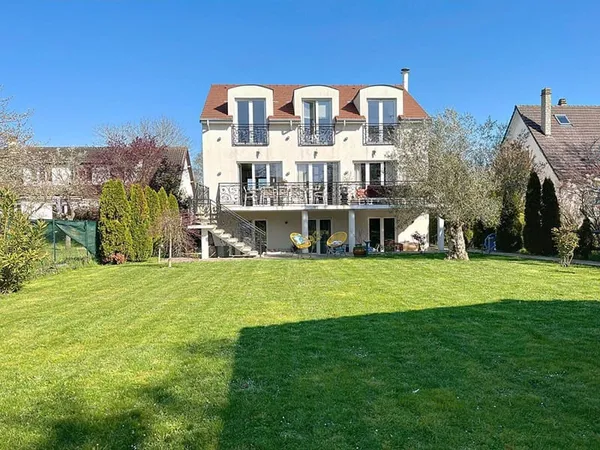 Maison 10 pièces 195 m²