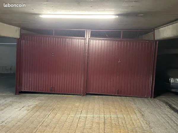 Double box/garages/garde-meubles gardé Les Mureaux