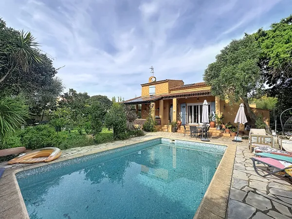 Maison Provençale 6 pièces à vendre à La Seyne-sur-Mer - Quartier Fabrégas - Piscine
