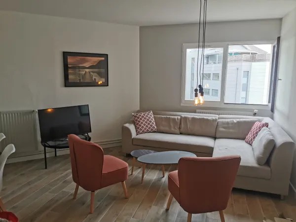 Loue chambre dans appartement