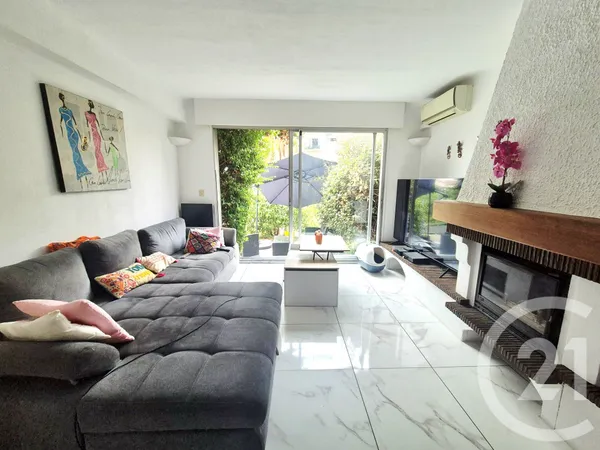 Maison 6 pièces 242 m²
