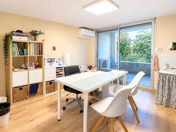 Bureau 63 m²