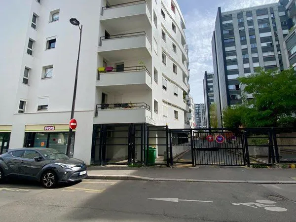 Parking proche Buttes-Chaumont Manin/Hautpoul