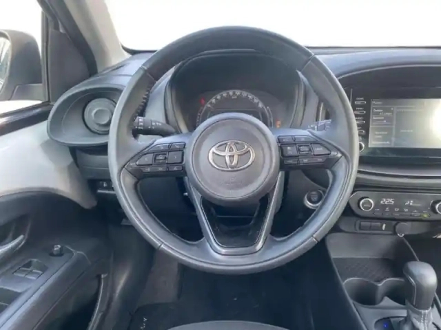 Toyota Aygo x 1.0 vvt-i 72ch design s-cvt — photo 13