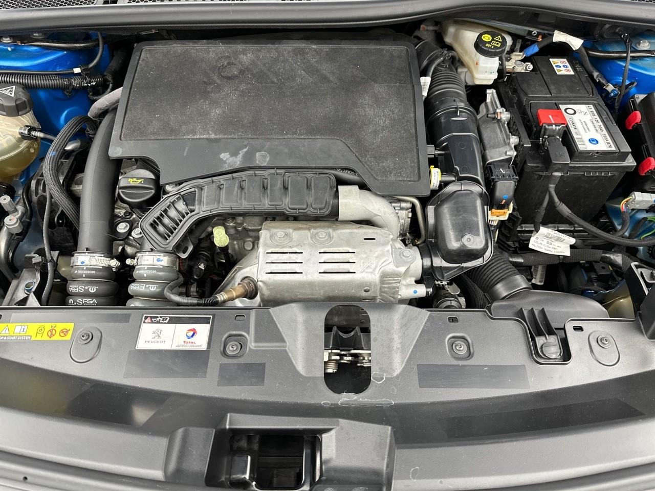 Peugeot 2008 puretech 130 s&s eat8 allure pack — photo 13