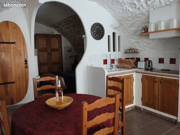 Investissement locatif studio entièrement meublé loué étudiant