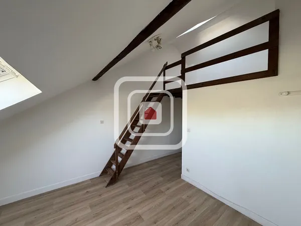 HYPER-CENTRE STUDIO T1 BIS DERNIER ETAGE