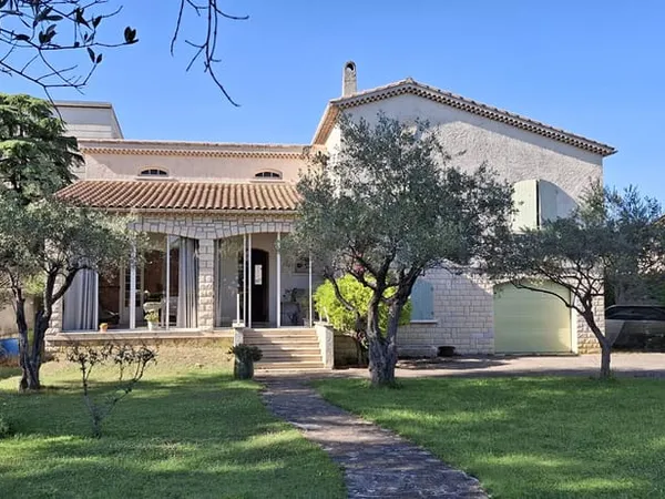 Pierrelatte - Maison 152m² proche centre ville avec jardin 941m²