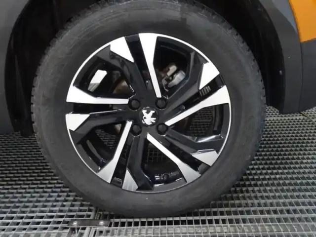 Peugeot 2008 1.2 puretech 100ch s&amp;s allure pack — photo 11