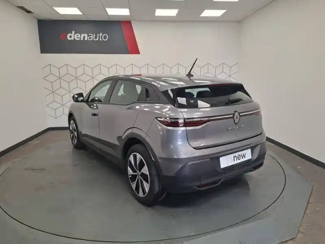 Renault Megane e-tech er ev60 130ch super charge — photo 3