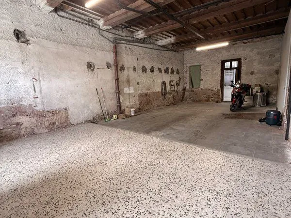 Local d’activité et entrepôt Location Perpignan  130m² 830€