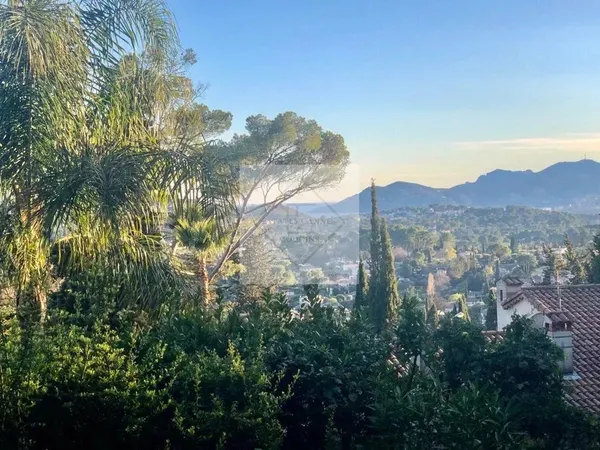 MOUGINS – VILLA D’EXCEPTION AVEC VUE  SUR LA MÉDITERRANÉE