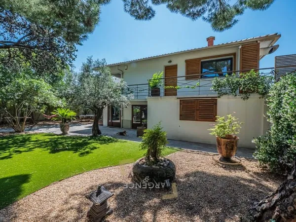 Maison 8 pièces 195 m²