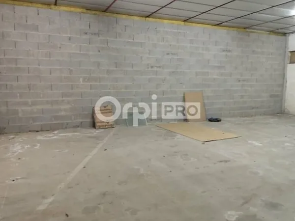 Local d'activité 99 m²