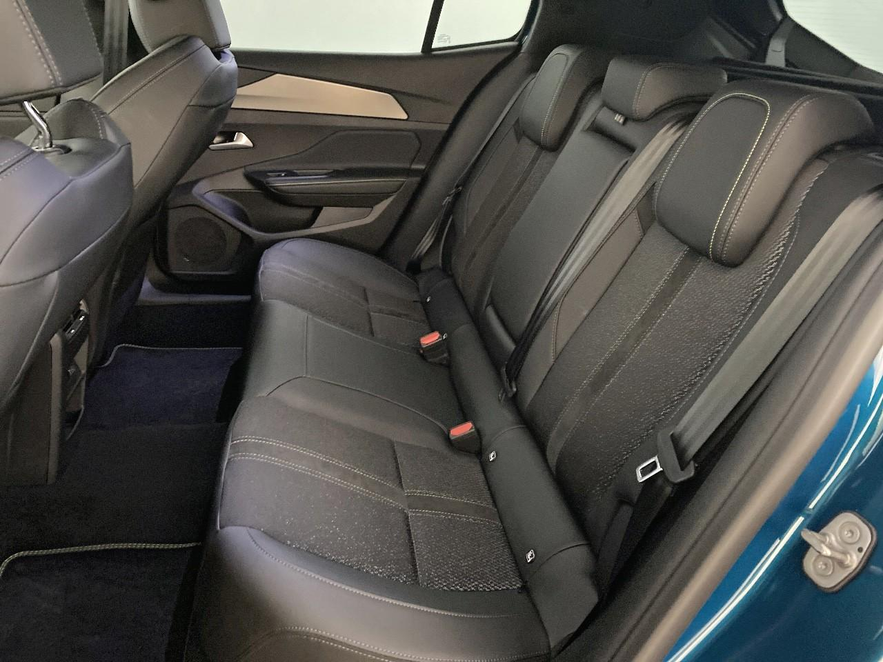 Peugeot 408 electrique 58 kwh 210 ch gt — photo 10