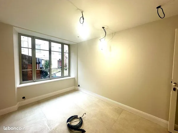 Local commercial 40 m² VERSAILLES