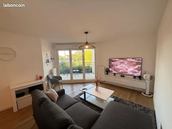 À louer - T2 meublé de 43 m² avec loggia et box fermé - Saint-Maur-des-Fossés
