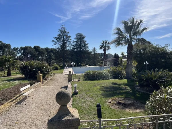 SUPERBE T4 REZ DE JARDIN dans résidence avec PISCINE