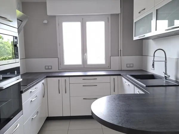 location appartement T5 de 94 m2, non meublé à DIJON
