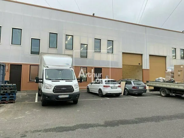 Local d'activité 876 m²