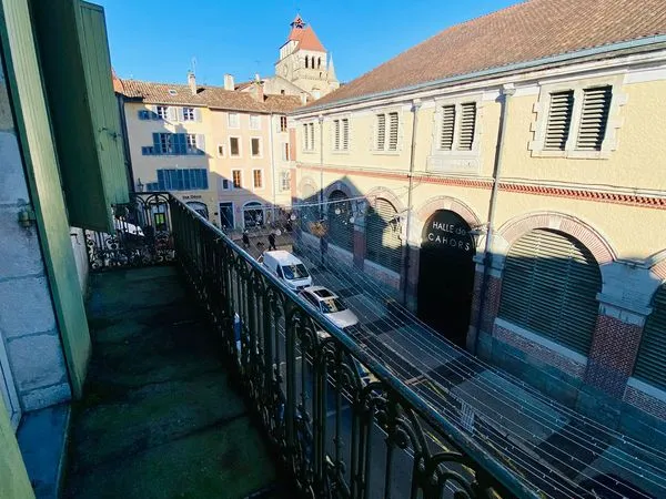 Grand appartement 130 m² face aux Halles - Vieux Cahors - À rénover