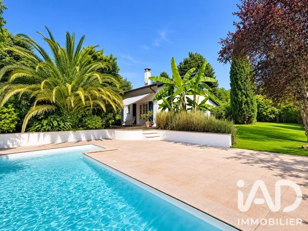 Maison 7 pièces 220 m²