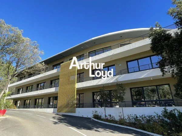 Bureau 3973 m²