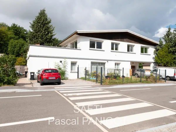 Immeuble locatif ou habitation. Bon état général. Excellent potentiel... Bon plan !!!