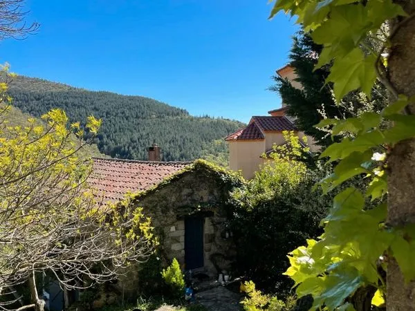 Propriété avec 2 maisons indépendantes