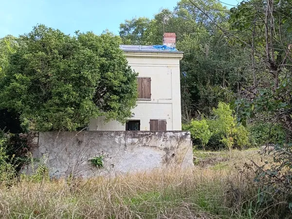 Village , jardin caves et double garage