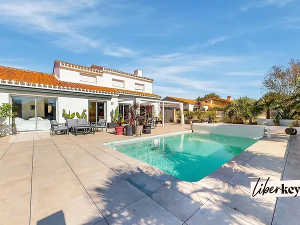 Maison 6 pièces 133 m² - Garage 18 m² - Piscine chauffée 7x4 - Terrain 517 m²