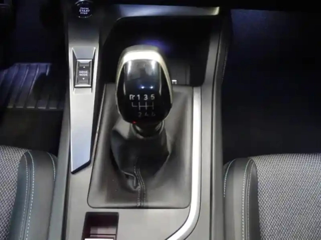 Peugeot 308 1.2 puretech 130ch s&amp;s allure pack — photo 10