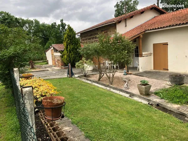Maison ancienne plein pied face au Pyrenees