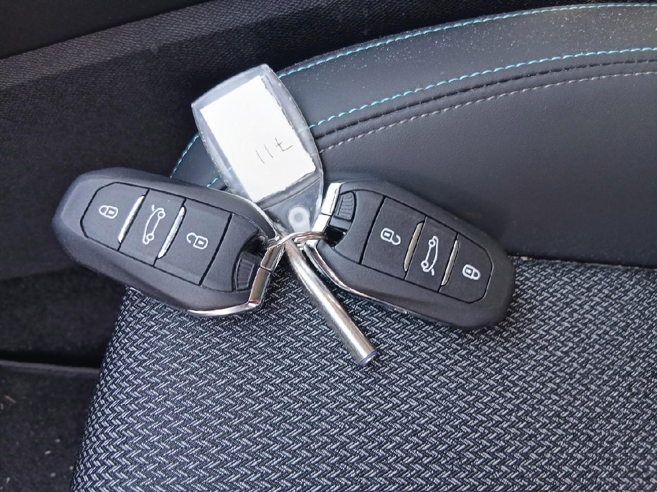 Peugeot 308 puretech 130ch s&s eat8 allure — photo 15