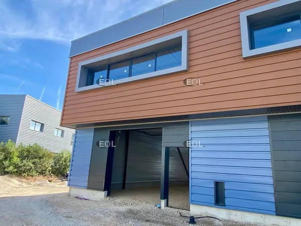 Local d'activité 202 m²