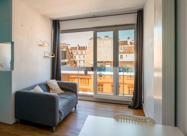 STUDIO 32 m² AVEC BALCON - DERNIER ÉTAGE