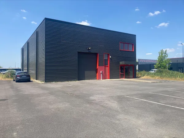 Local industriel 650 m²