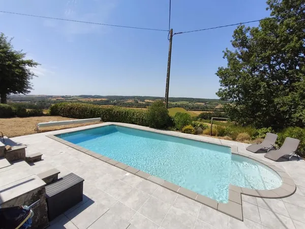 Maison T5 de 152 m2 avec piscine et vue dégagée