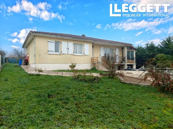 Idéalement située, maison de plain pied (vendue louée), avec garage et jardin. Toutes commodités à p