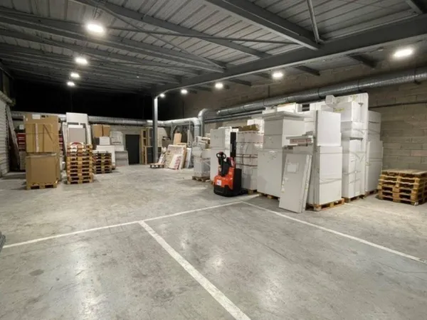 Local d'activité 1300 m²