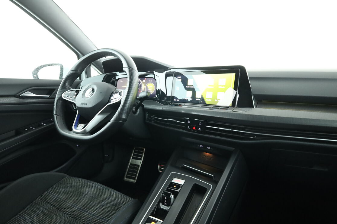 Volkswagen Golf VIII 1.4 eHybrid GTE DSG6 — photo 16