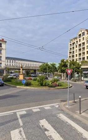 Local commercial 750 m²