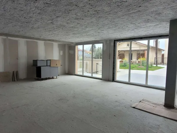 Local 130 m² - Toulouse Barrière de Paris