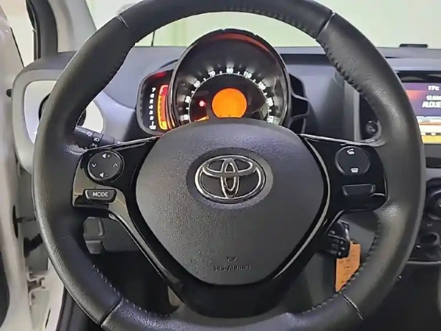 Toyota Aygo 1.0 vvt-i — photo 12