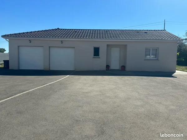 🏡 Maison RT 2012 de 2015 - 110 m² - 3 chambres + bureau - Terrain de 1 500 m² - DPE A - Charolles