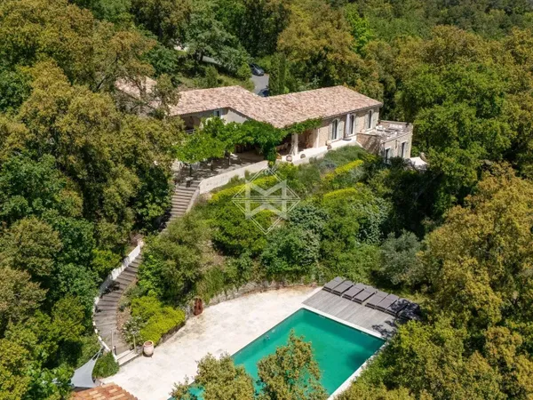Villa 8 pièces 300 m²