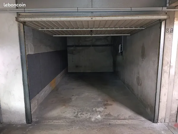 GARAGE fermé 13m² avec BORNE ÉLECTRIQUE