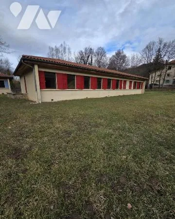 Local 244 m²