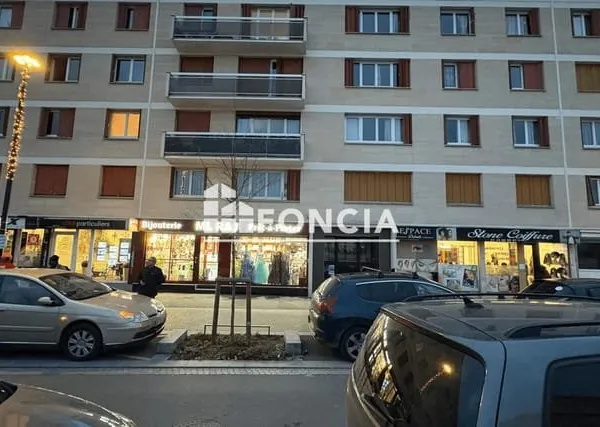Appartement T3 idéalement situé face a la gare
